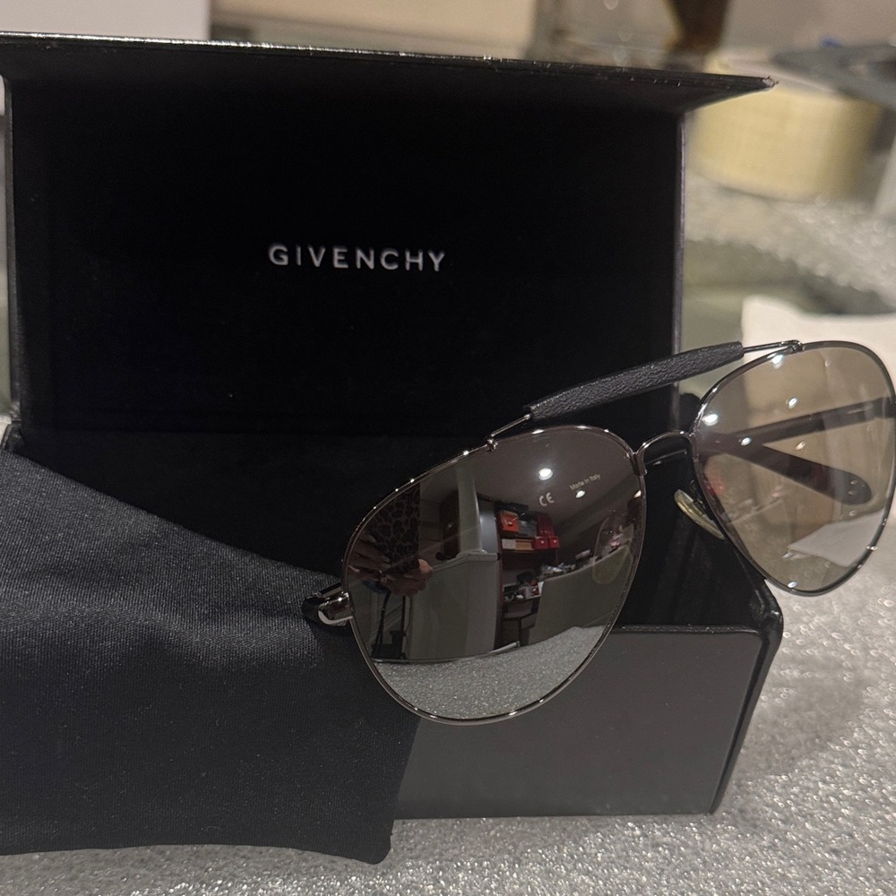 UNISEX GIVENCHY AVIATORS